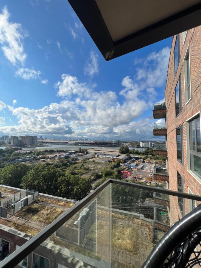Cityscape Serenity: 10Th Floor Oasis Near City Airport, Excel & 02 Apartment London Exterior photo